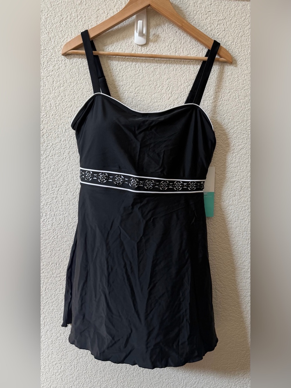 SEA & SAND Beachwear Women 18W Blk/Wht Slimming Empire Swim Dress Tummy Control